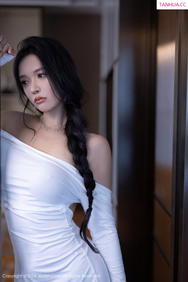小娜比  [XiuRen]高清写真图 2024.09.05 No.9115 娜比 黑丝美腿第36张图片